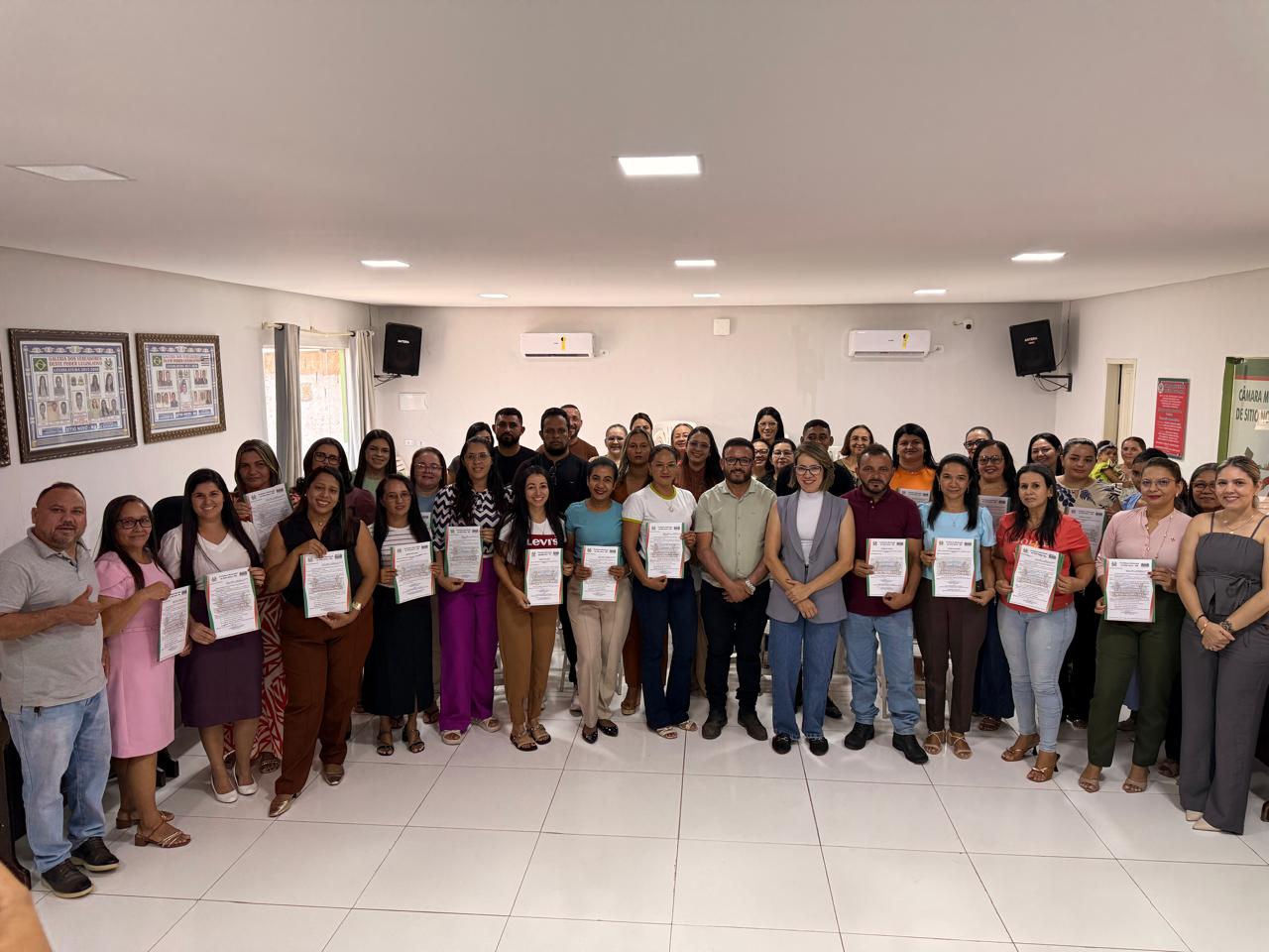 Prefeitura empossa 26 Diretores Escolares e Cordenadores Administrativos da rede municipal de e...